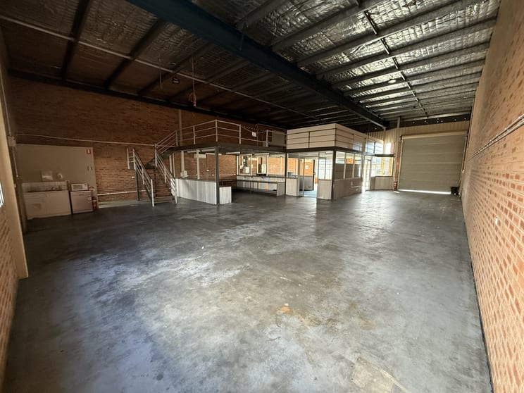 Click to view all images Unit 2/57 Tennant Street Fyshwick ACT 2609 - Image 2