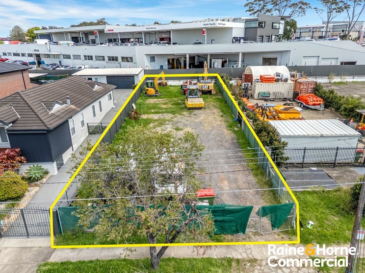 Click to view all images 304 Noble Avenue Greenacre NSW 2190 - Image 3