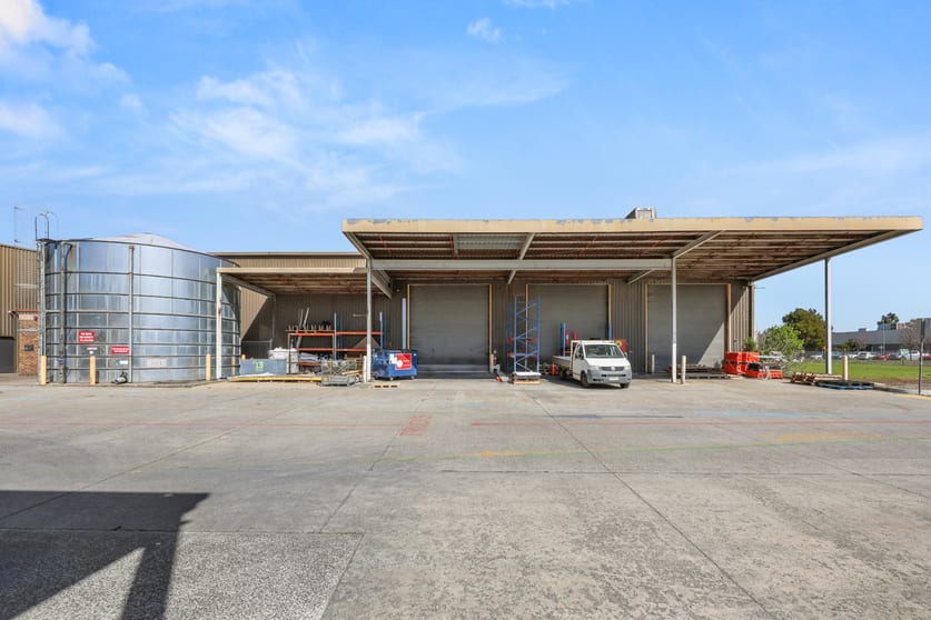 Click to view all images 195 Forster Road Mount Waverley VIC 3149 - Image 2