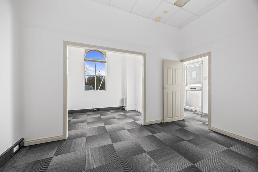 Click to view all images 15 St Cedars Grove Lake Gardens VIC 3355 - Image 1