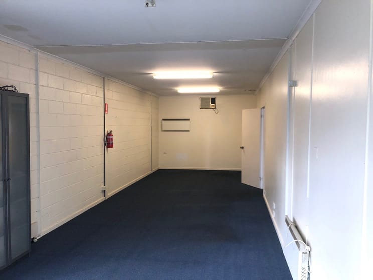 Click to view all images 1/63 Industrial Drive Braeside VIC 3195 - Image 3