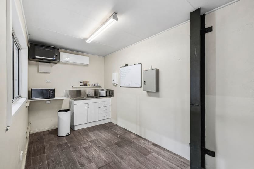 Click to view all images 12a/422 Sutton Street Delacombe VIC 3356 - Image 3