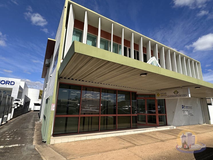 Click to view all images Upstairs/32 Bourbong Street Bundaberg Central QLD 4670 - Image 1