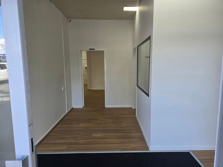 Click to view all images UNIT 2A/7 Yampi Way Willetton WA 6155 - Image 2