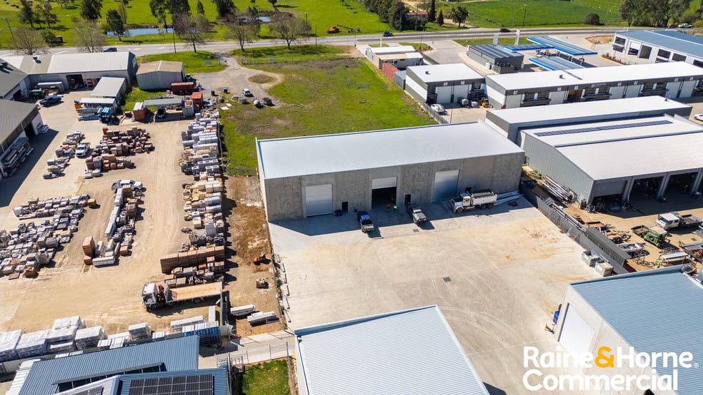 Click to view all images 3b/7 Hovell Street Wagga Wagga NSW 2650 - Image 3