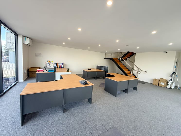 Click to view all images 34 Paramount Boulevard Cranbourne West VIC 3977 - Image 3