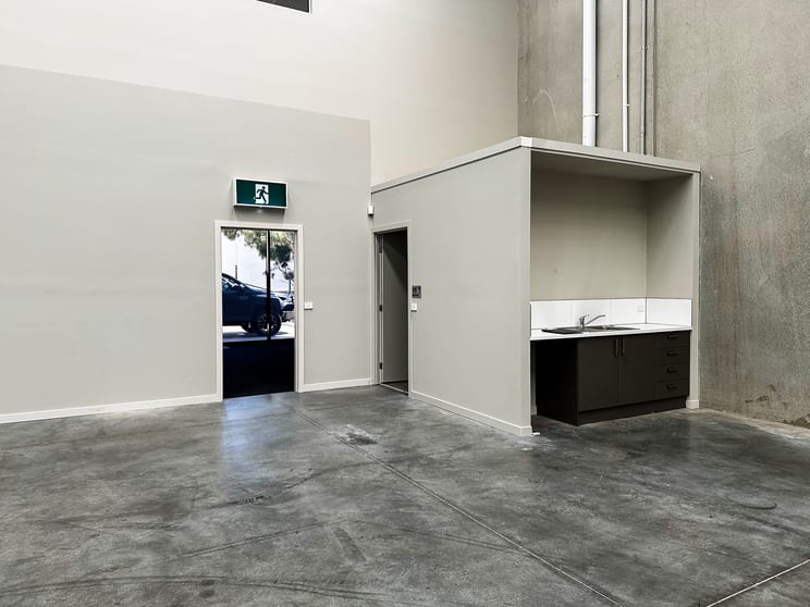 Click to view all images 6/7 Buontempo Road Carrum Downs VIC 3201 - Image 3