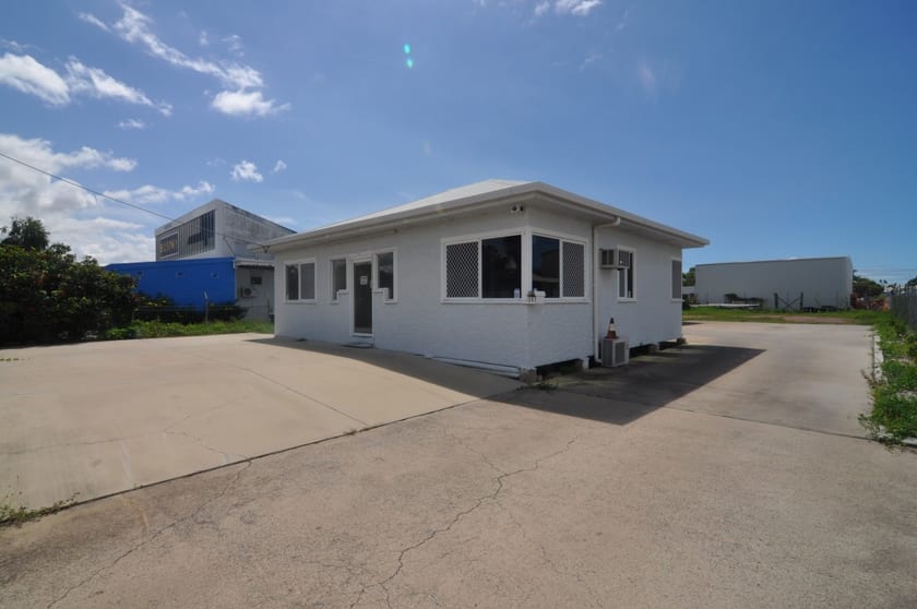 1/251 Ingham Road Garbutt QLD 4814 - Image 1