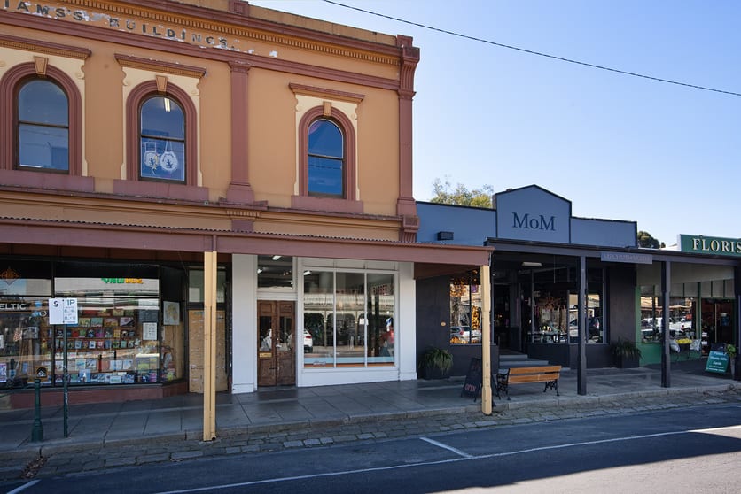 Click to view all images 105 Mostyn Street Castlemaine VIC 3450 - Image 2