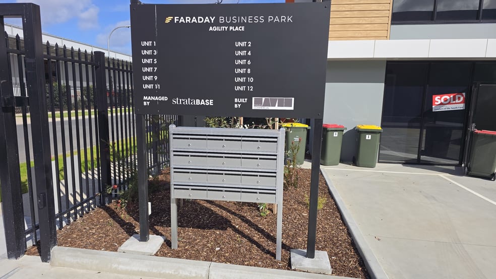Click to view all images 30 Faraday Boulevard Cranbourne West VIC 3977 - Image 2