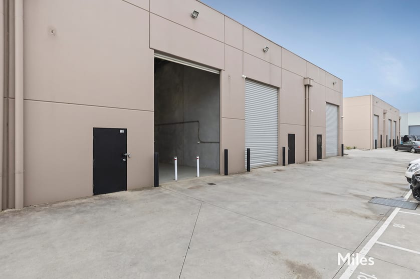 Click to view all images 18/23 Heyington Avenue Thomastown VIC 3074 - Image 2