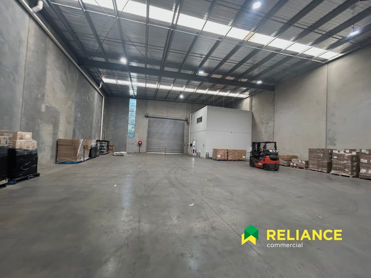 Click to view all images 1/14 Sunline Drive Truganina VIC 3029 - Image 2