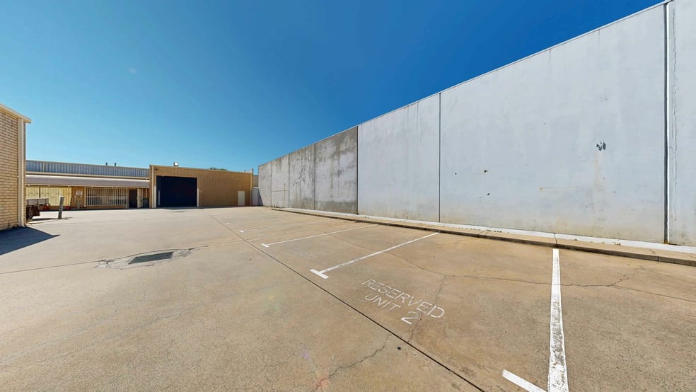 Click to view all images Unit 4/24 Irvine Dr Malaga WA 6090 - Image 2
