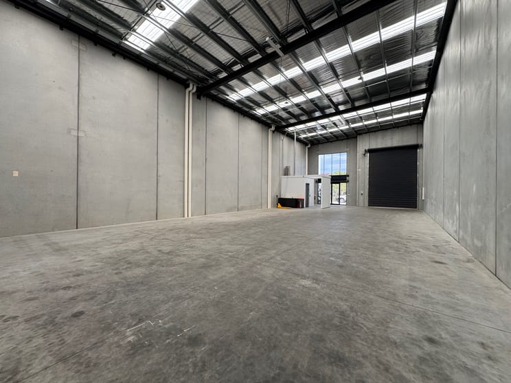Click to view all images 1/4 Silvretta Court Clyde North VIC 3978 - Image 2