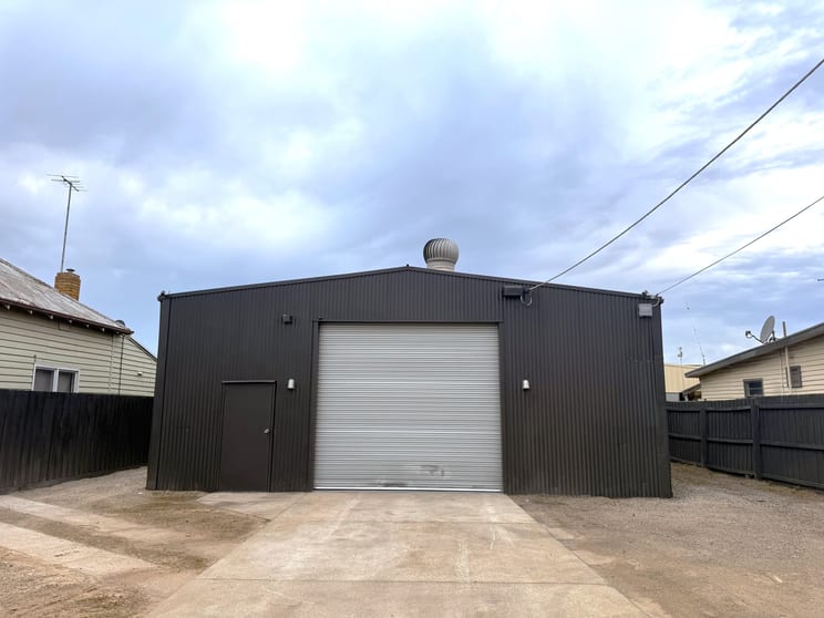 Click to view all images 38 Roseneath Street North Geelong VIC 3215 - Image 1