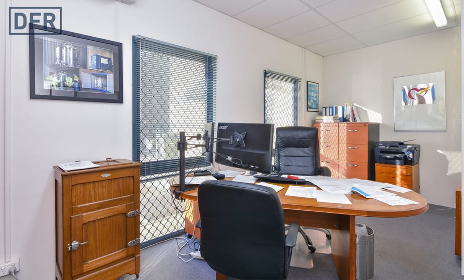 Click to view all images 30 Parkinson Lane Kardinya WA 6163 - Image 2