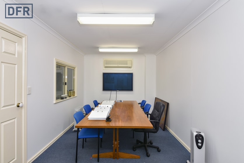 Click to view all images 30 Parkinson Lane Kardinya WA 6163 - Image 3