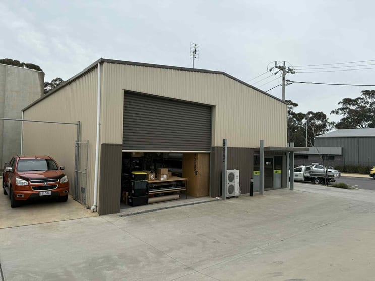 Unit/1/4 Schoder Street Strathdale VIC 3550 - Image 2
