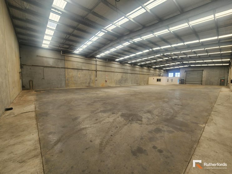 Click to view all images 15 Webber Parade Keilor East VIC 3033 - Image 3