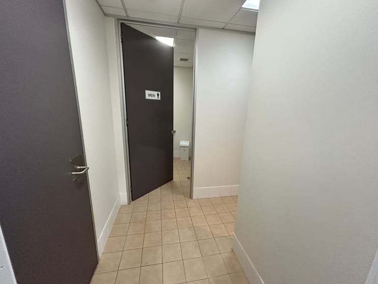 Click to view all images 1/80-82 Kembla Street Fyshwick ACT 2609 - Image 3