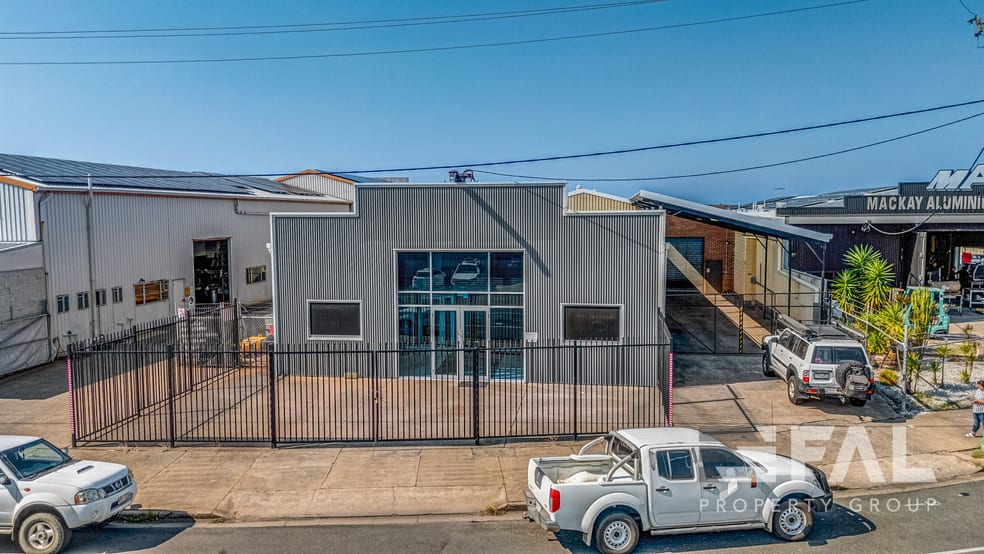 Click to view all images 18 McCulloch Street North Mackay QLD 4740 - Image 2