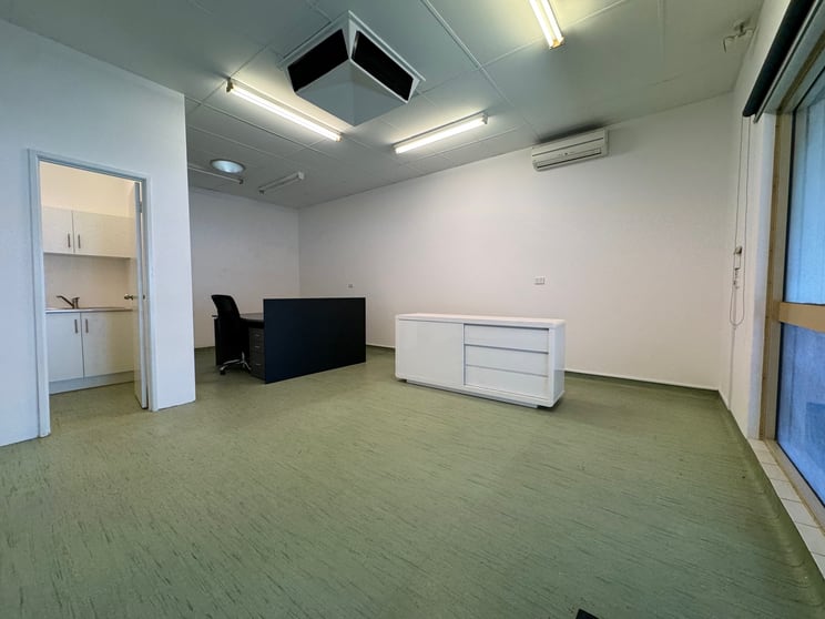 Click to view all images shop 3 136/140 Hampton Rd Fremantle WA 6160 - Image 3