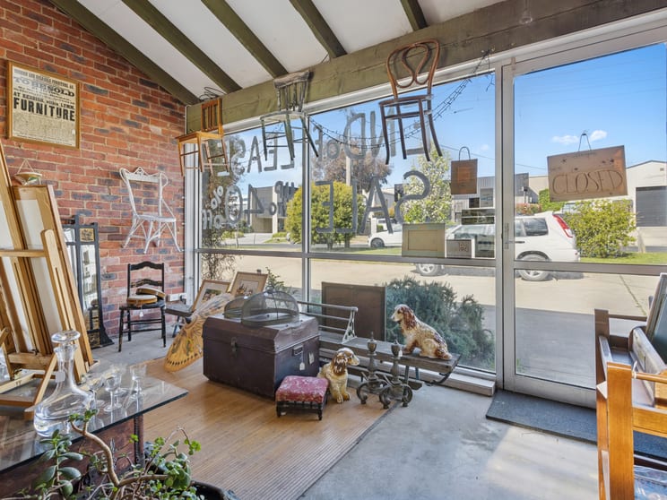 Click to view all images 2/15 Progress Street Mornington VIC 3931 - Image 3