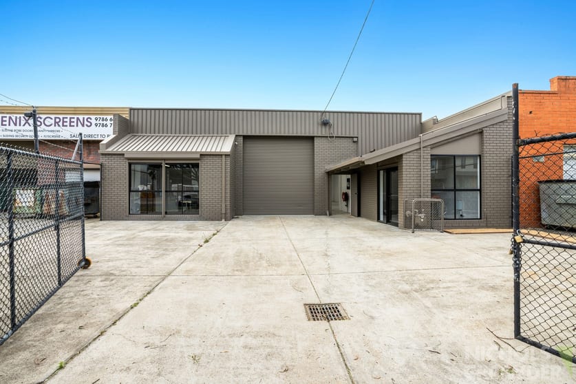 Click to view all images 17 Govan Street Seaford VIC 3198 - Image 1