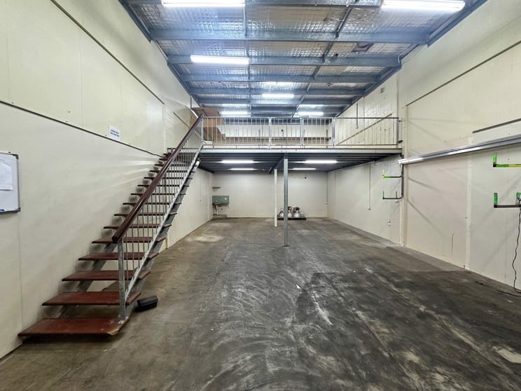 Click to view all images 2/21 Donaldson Street Manunda QLD 4870 - Image 2