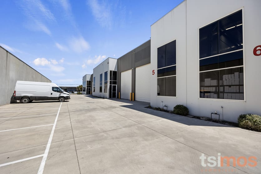 Click to view all images 5/30-32 Christensen Street Cheltenham VIC 3192 - Image 3