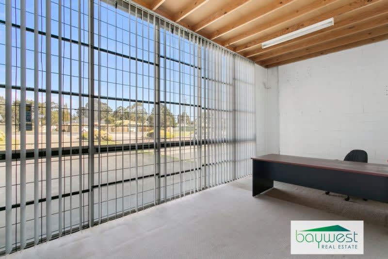 Click to view all images 3/250 Marine Parade Hastings VIC 3915 - Image 2