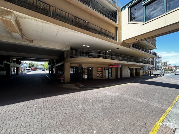 Click to view all images Shop 4/2 Jetty Road Glenelg SA 5045 - Image 1