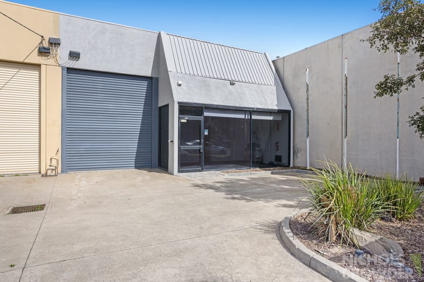 Click to view all images 2/11 Cumberland Drive Seaford VIC 3198 - Image 1