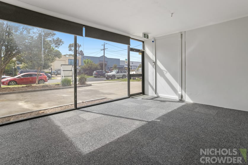 Click to view all images 2/11 Cumberland Drive Seaford VIC 3198 - Image 2