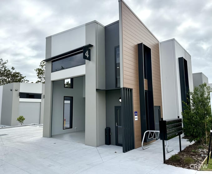Click to view all images 4/10 Naves Drive Coomera QLD 4209 - Image 2