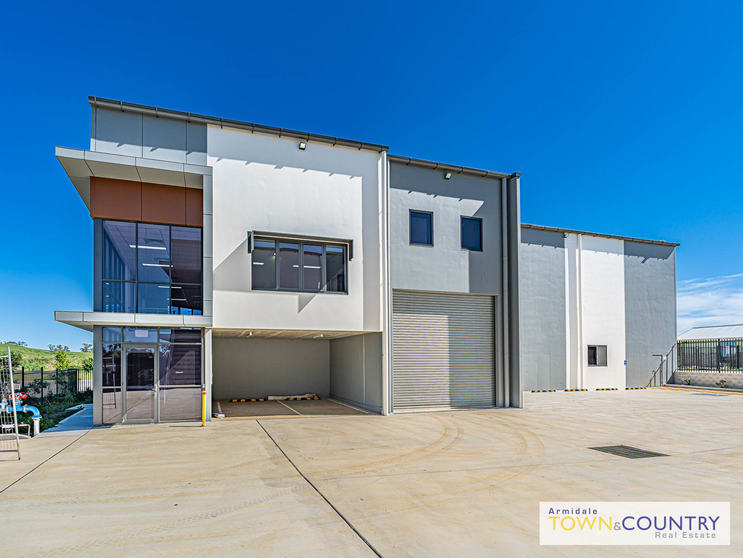 Click to view all images 1 / 26 Cameron Drive Armidale NSW 2350 - Image 2