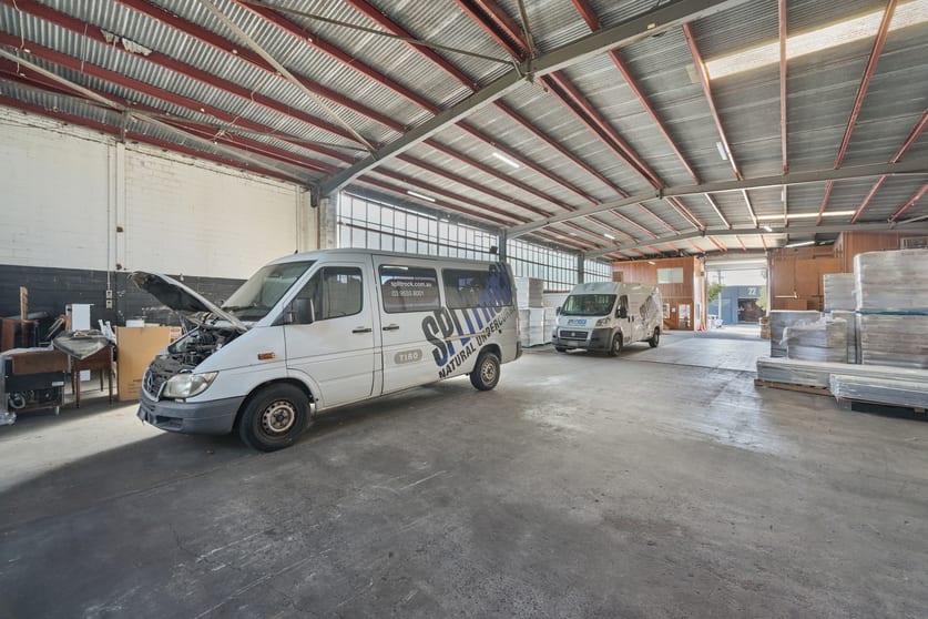 Click to view all images 23 Taunton Drive Cheltenham VIC 3192 - Image 3