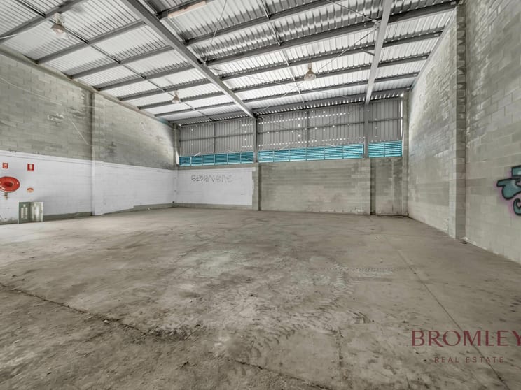 Click to view all images 2-10 Tolmer Place Springwood QLD 4127 - Image 3