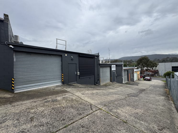 Click to view all images 4/18 Thomas Street Ferntree Gully VIC 3156 - Image 2