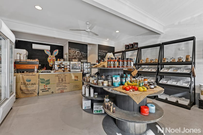 Click to view all images 272 Yarra Street Warrandyte VIC 3113 - Image 2