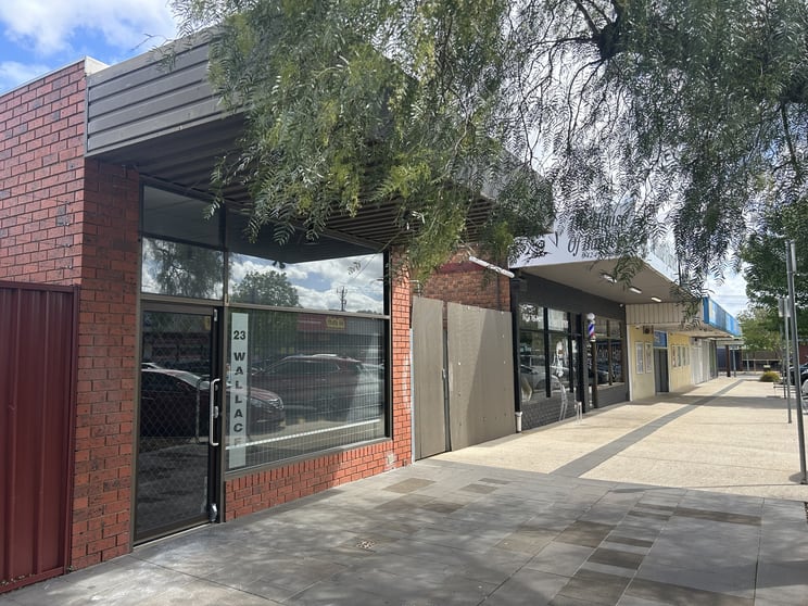 Click to view all images 23 Wallace Square Melton VIC 3337 - Image 3