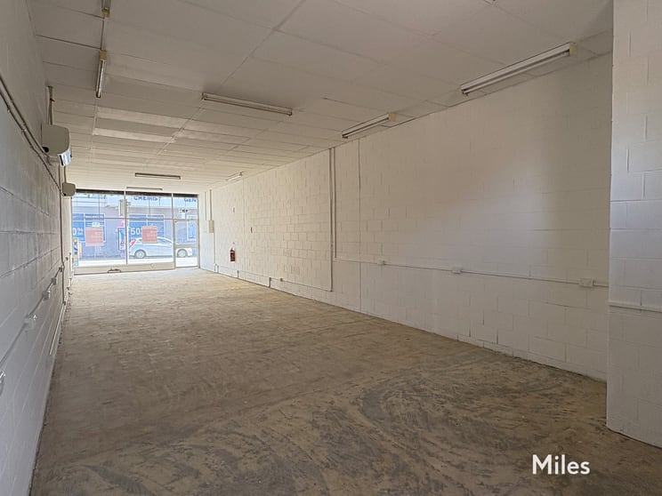 Click to view all images 43 Holmes Road Moonee Ponds VIC 3039 - Image 3