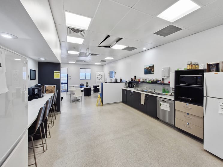 Click to view all images Level 1, Office 2,93 Goondoon Street Gladstone QLD 4680 - Image 3