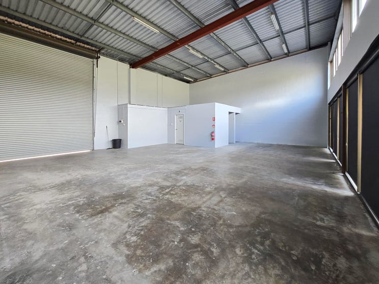 Click to view all images Unit 1 & 2/3 Comserv Close West Gosford NSW 2250 - Image 3
