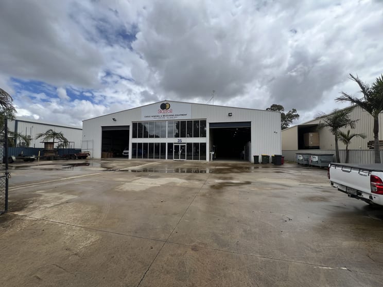 35 Playford Crescent Salisbury North SA 5108 - Image 2