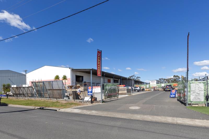 Click to view all images 39-41 Hume Street Tamworth NSW 2340 - Image 2