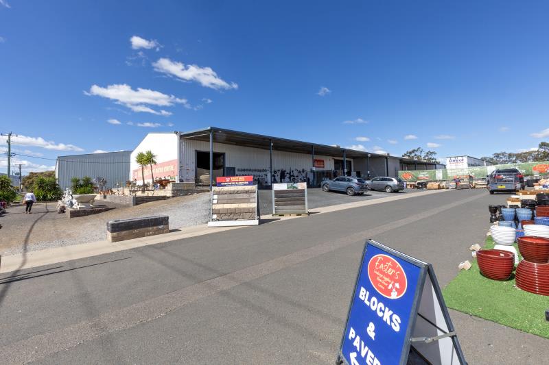 Click to view all images 39-41 Hume Street Tamworth NSW 2340 - Image 3