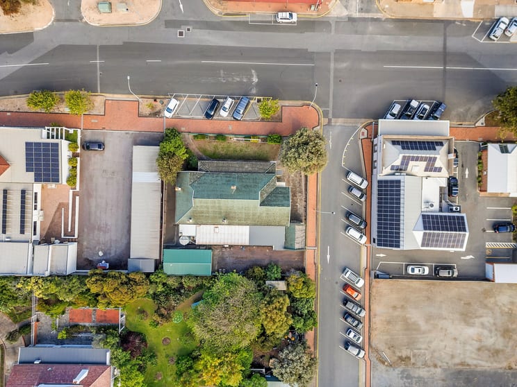 Click to view all images 4 Eyre Street Port Lincoln SA 5606 - Image 3