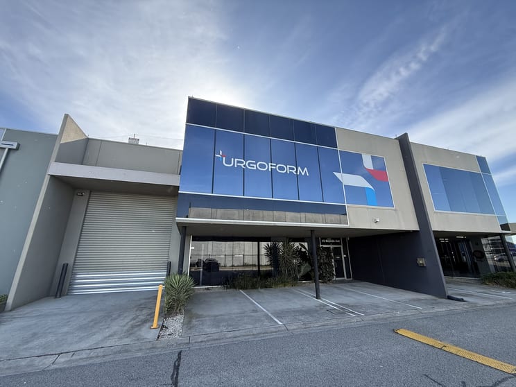 Click to view all images 45 Bayside Avenue Port Melbourne VIC 3207 - Image 1