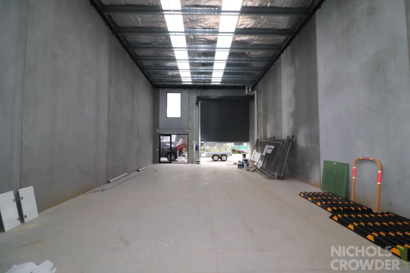 Click to view all images 2/25 Gwen Road Cranbourne West VIC 3977 - Image 2